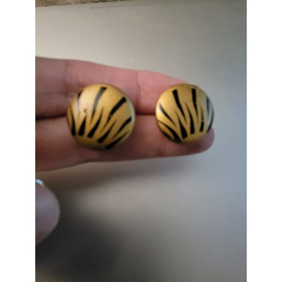 Leopard Stud tiger Earrings - Picture 4 of 4